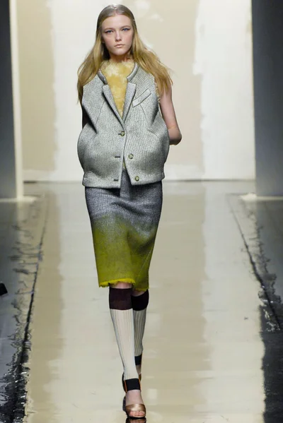Look 30